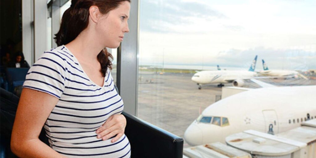 Перелет беременных на самолете: правила