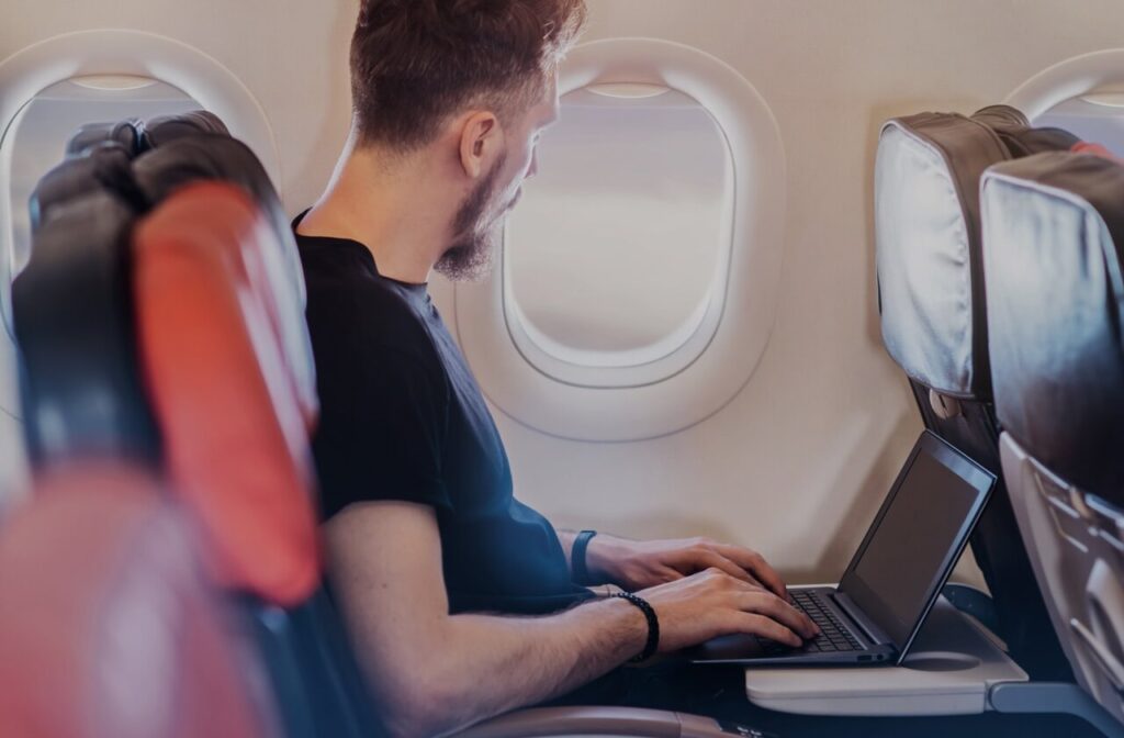 как перевозить ноутбук в самолете