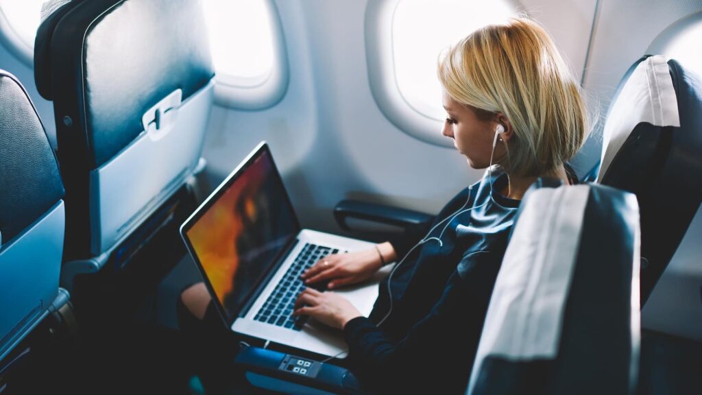можно ли в самолет брать ноутбук в ручную кладь в самолет